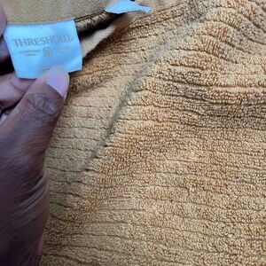 Threshold towels